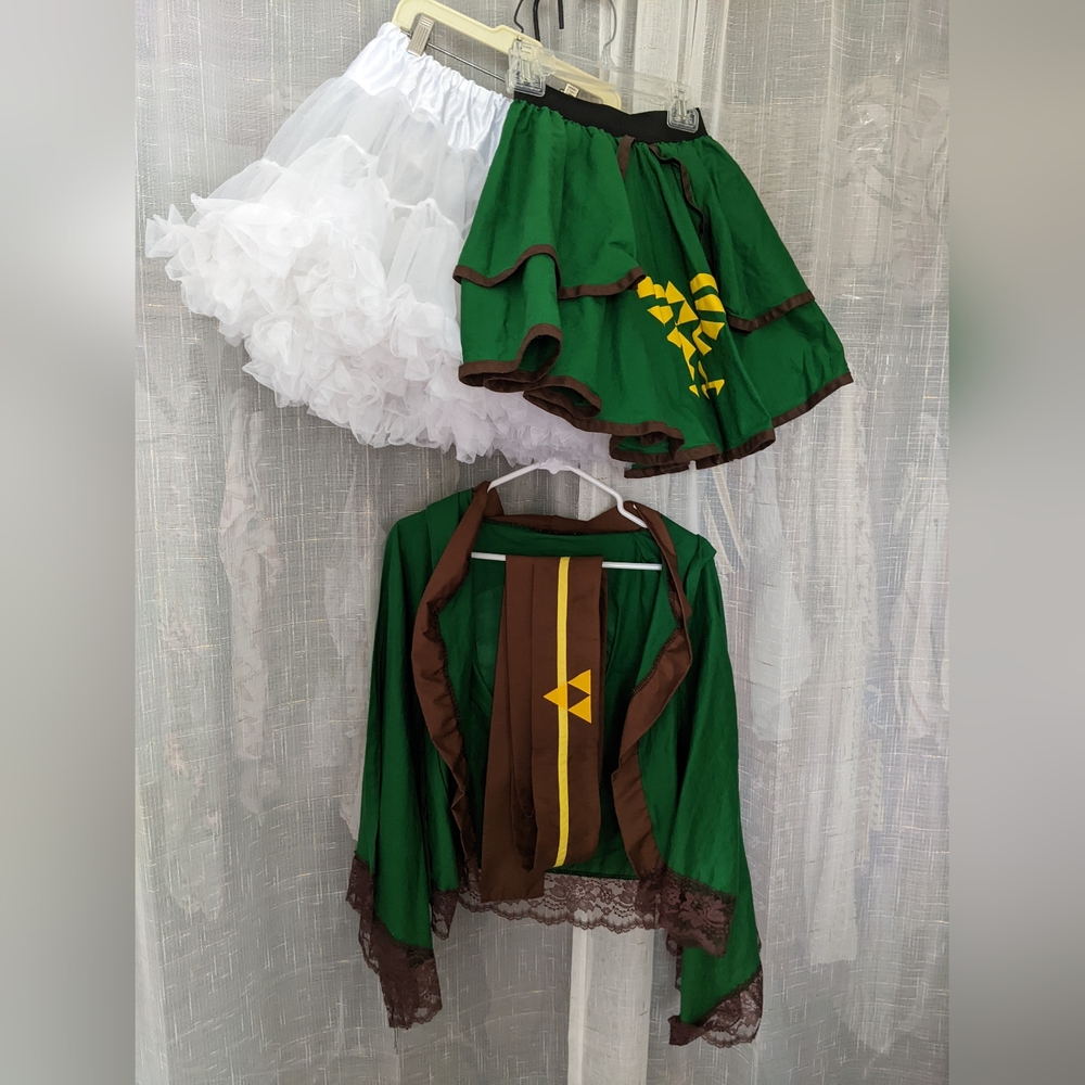 4 piece set Legend of Zelda themed kimono dress by artist Darling Army
